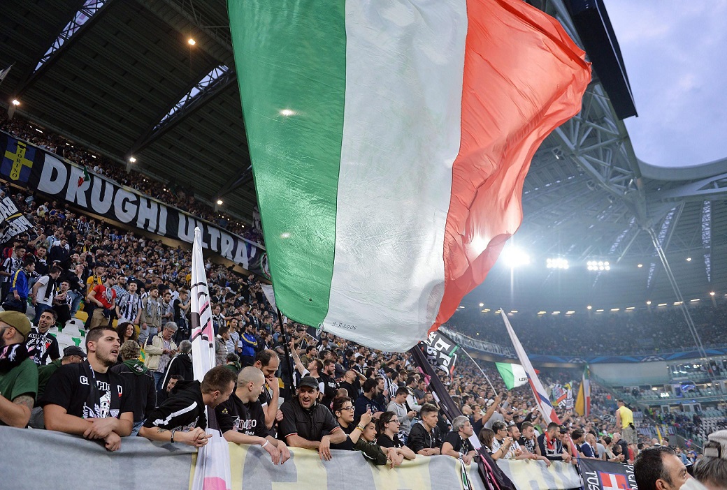 epa04734709 Real Madrid's supporters during the UEFA Champions League semifinal first leg soccer match between Juventus FC and Real Madrid at the Juventus Stadium in Turin, Italy, 05 May 2015.  EPA/ANDREA DI MARCO  Dostawca: PAP/EPA.